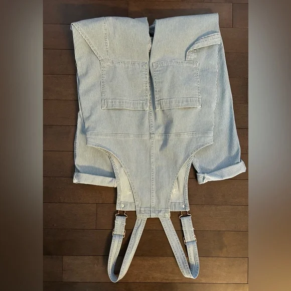 NWT Universal Thread Blue & White Pinstripe Stretchy Overalls Size 2 - Picture 4 of 8